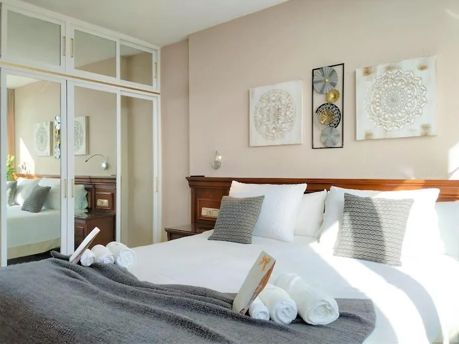 Don Gustavo 2 Bedroom Beach Front Apt, Sea Views Benalmadena