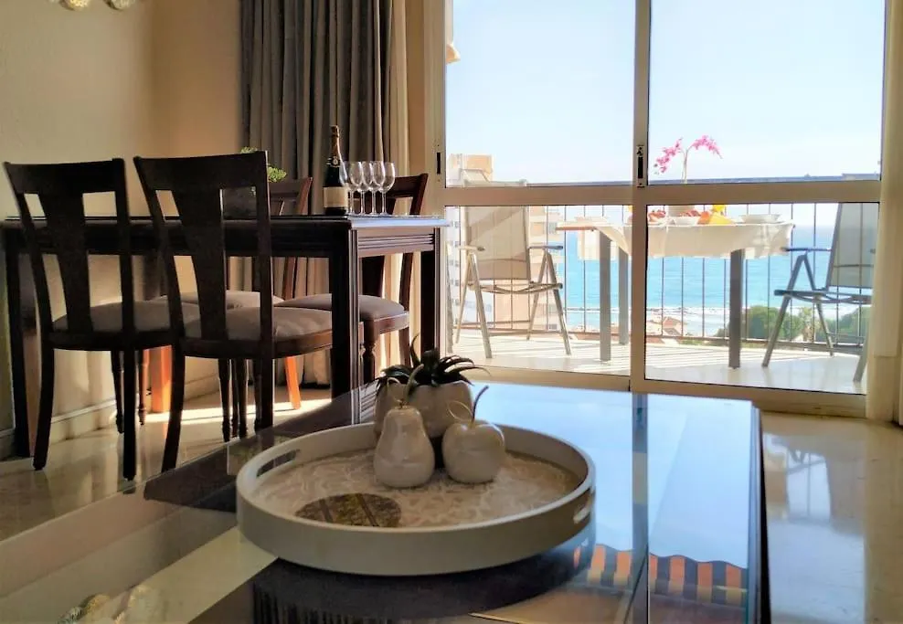 Don Gustavo 2 Bedroom Beach Front Apt, Sea Views Benalmádena