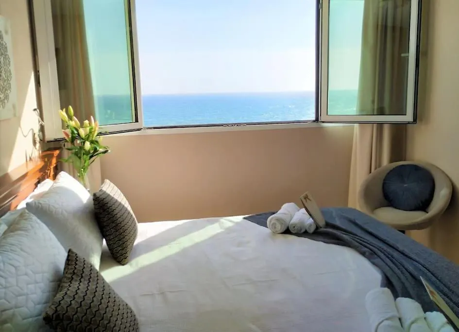 Don Gustavo 2 Bedroom Beach Front Apt, Sea Views Benalmádena